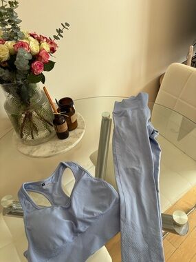 Seamless Light Blue Sports Bra and Leggings Set